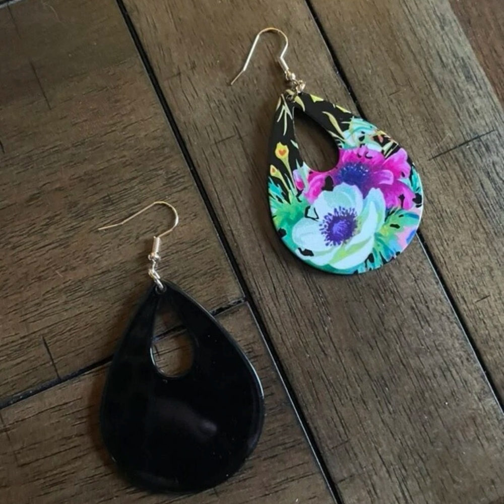 New Artisan Handmade Tropical Paradise Hand Painted Hawaii Floral Gold Earrings - Picture 14 of 16